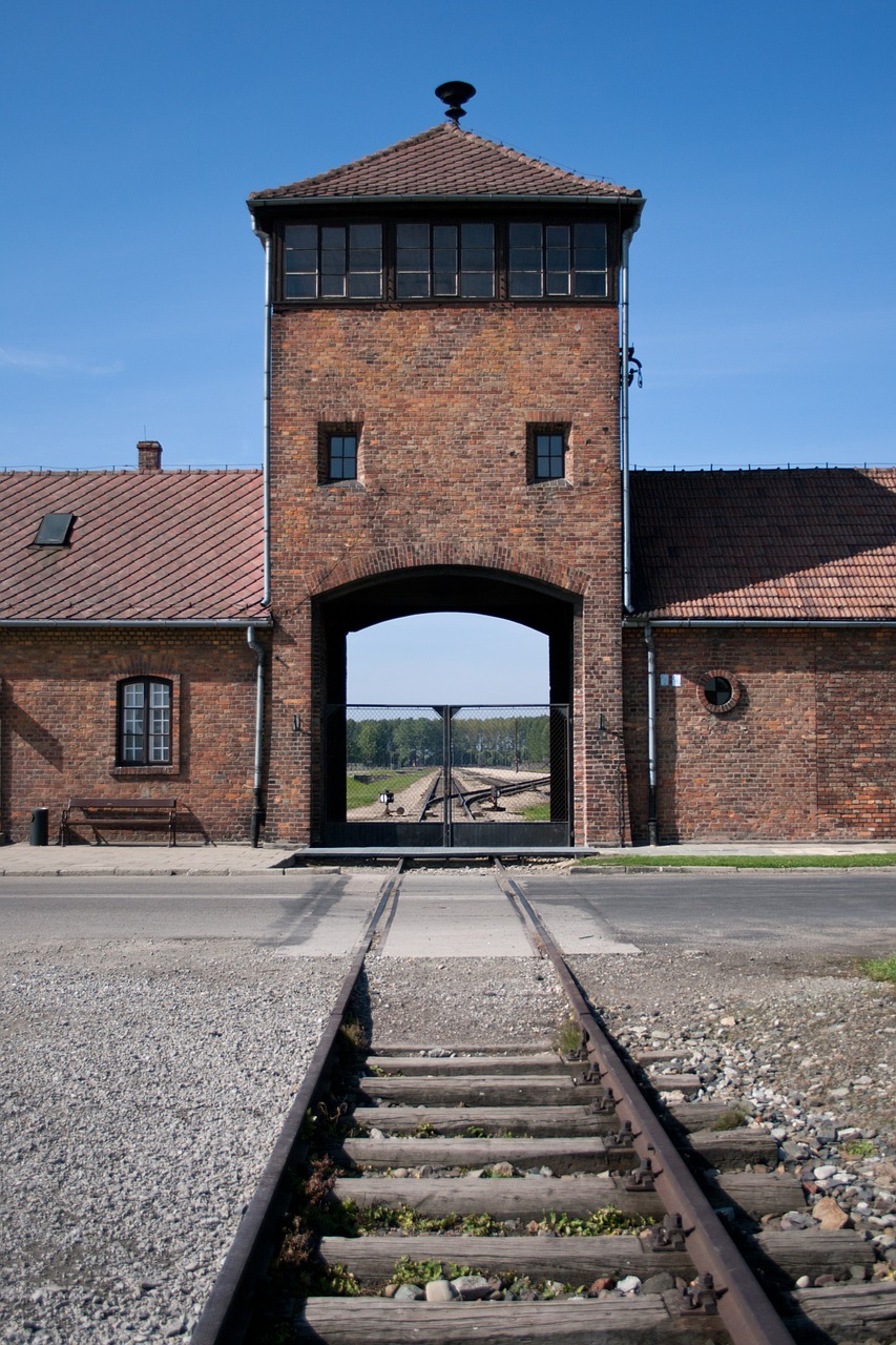 Auschwitz, Birkenau, Holokaustas, Lenkija, Pastatas, Geležinkelio Bėgiai, Nemokamos Nuotraukos,  Nemokama Licenzija