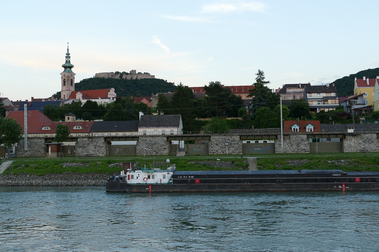 Austria, Wachau, Žemutinė Austrija, Danubės Slėnis, Danube Regionas, Danube, Miestas, Laivas, Upės Kruizas, Hainburgas