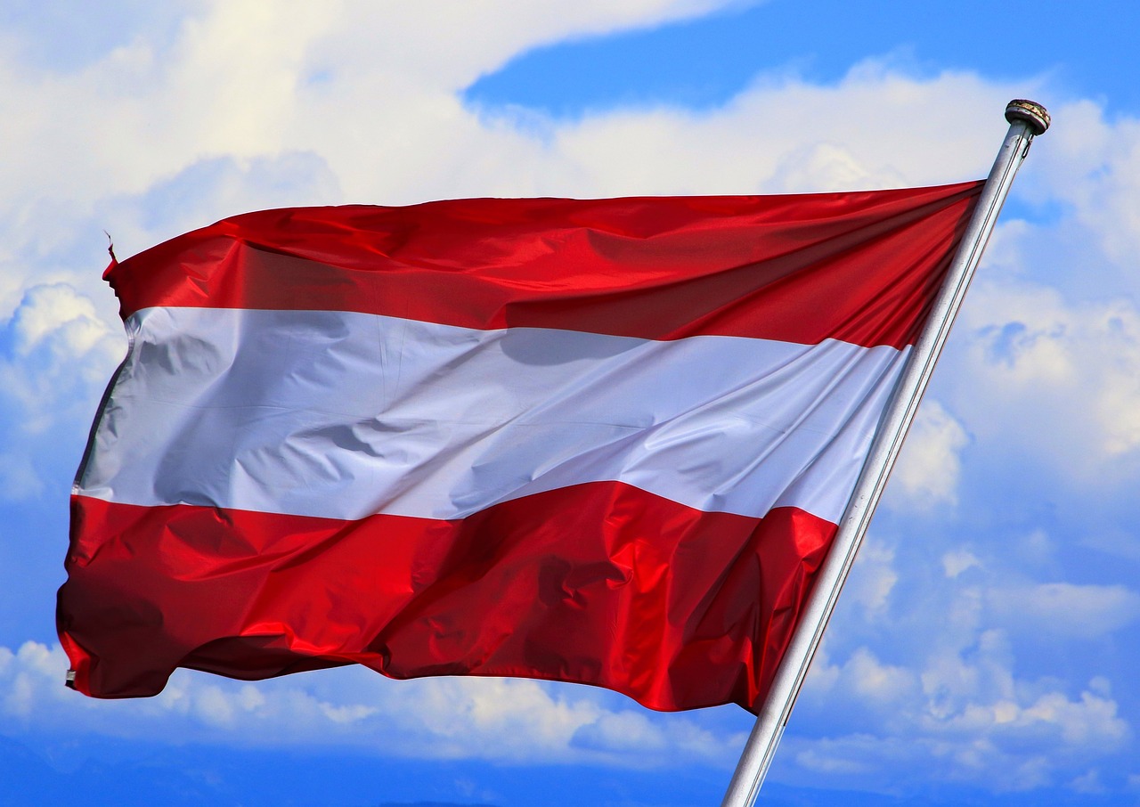 Austria, Vėliava, Vėjas, Patriotizmas, Reklama, Flagpole, Vienna, Alpių, Kalnai, Vyriausybė