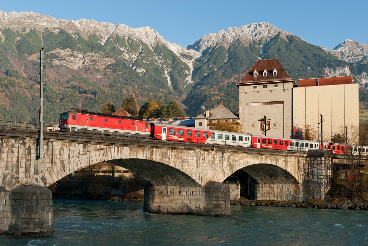 Austria, Kalnai, Upė, Vanduo, Tiltas, Pastatai, Architektūra, Traukinys, Gamta, Lauke