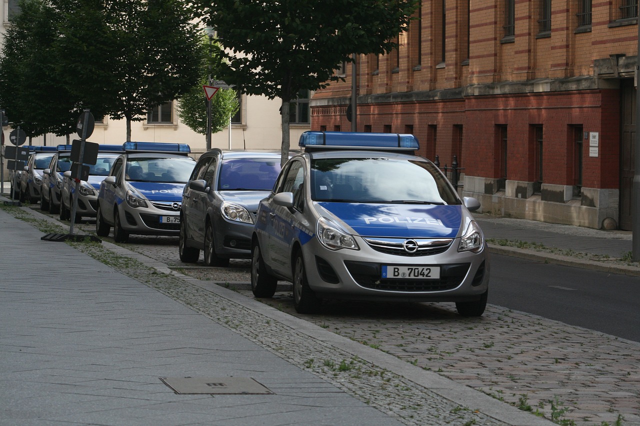 Automatinis, Berlynas, Kelias, Policija, Transporto Priemonė, Opel, Miestas, Policijos Automobilis, Nemokamos Nuotraukos,  Nemokama Licenzija