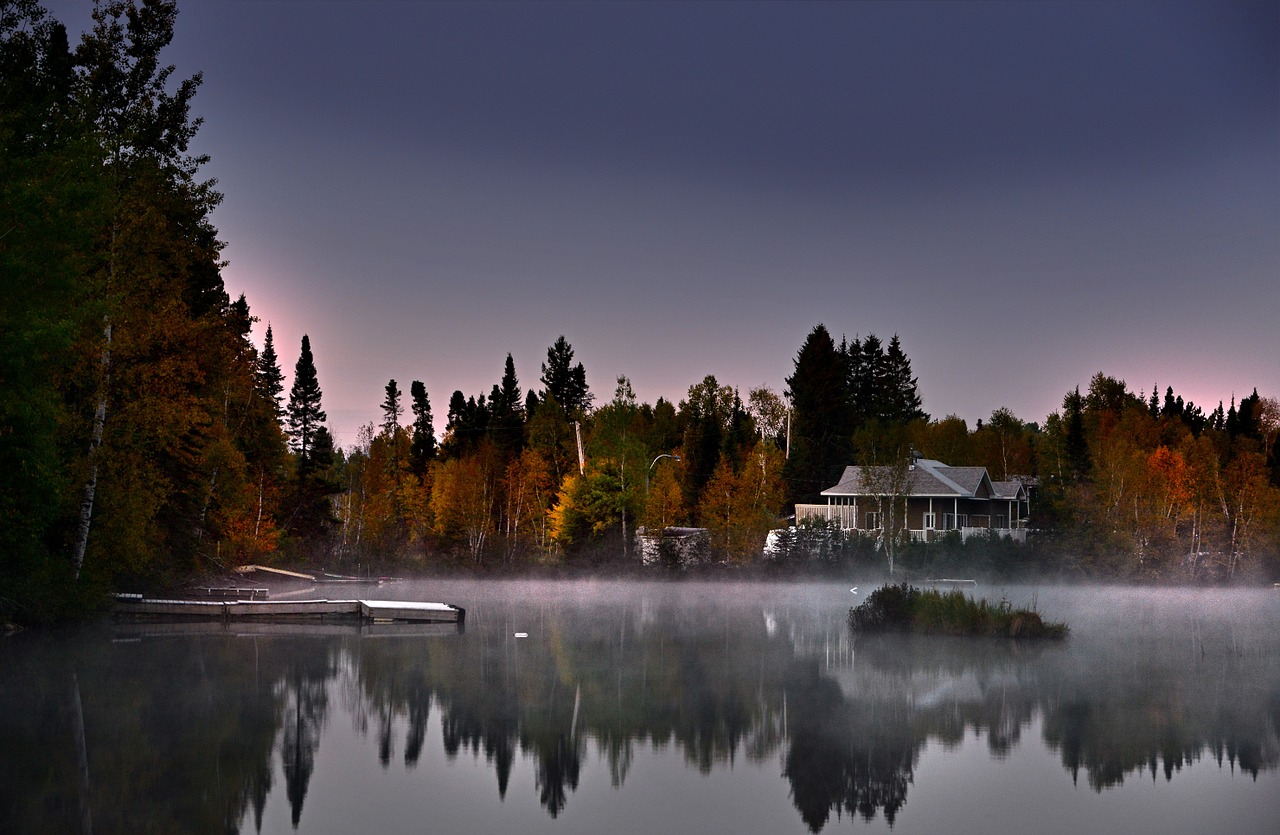 Rudens Kraštovaizdis, Ežeras, Gamta, Medžiai, Apmąstymai, Kontrastas, Vanduo, Québec, Miškas, Chalet