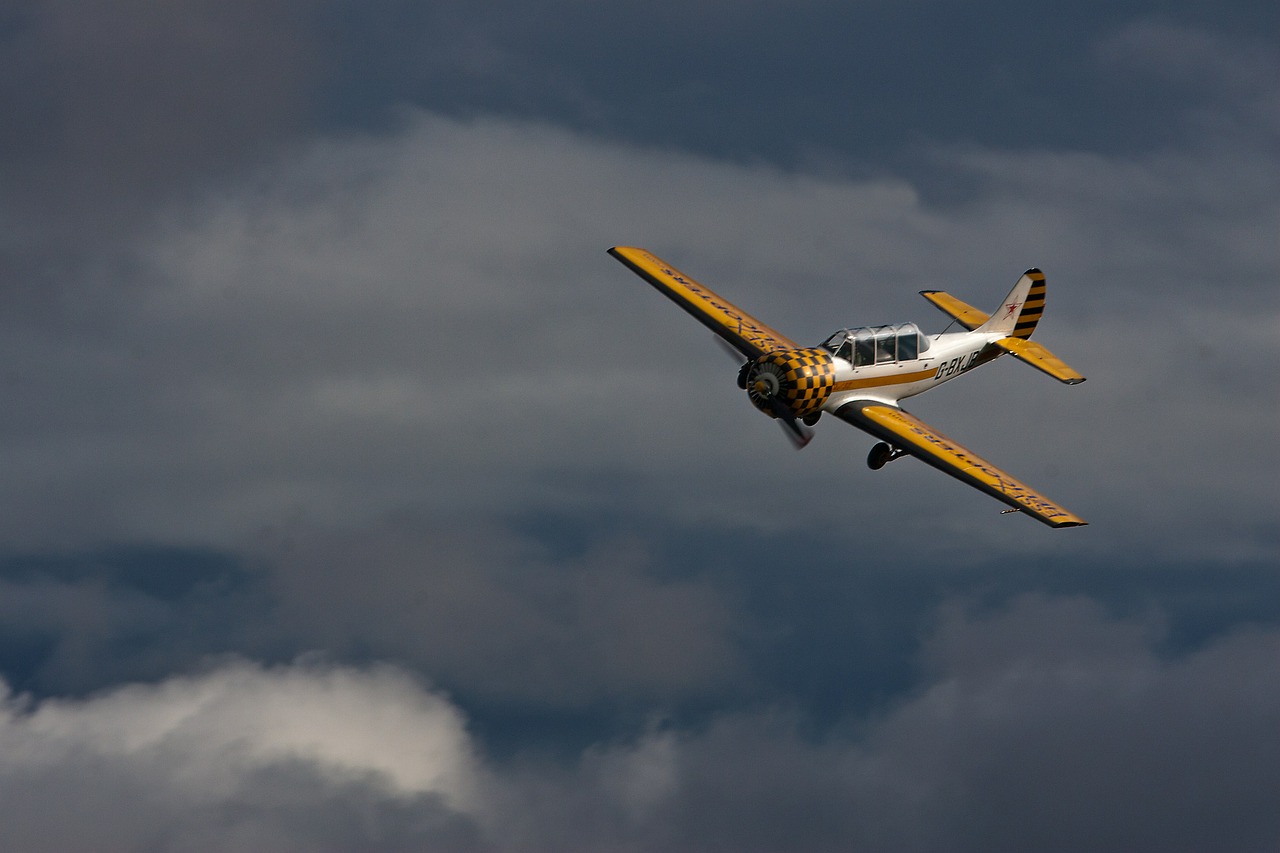 Aviacija, Lėktuvas, Du Sėdimosios Vietos, Triukas, Geltona, Balta, Debesys, Dangus, Propeleris, Stowe Maries Aerodromas