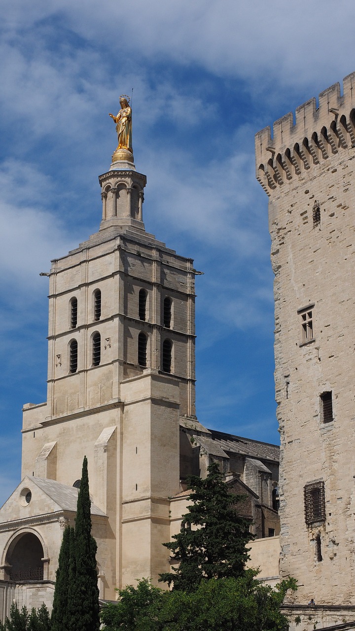 Avignon, Katedra Notre-Dame-Des-Doms, Avinjono Katedra, Katedra, Romėnų Katalikų Katedra, Romėnų Katalikų Arkivyskupija, Romėnų Katalikų Arkivyskupija Avignon, Jaunosios Mari Statula, Statula, Mergelė Marija