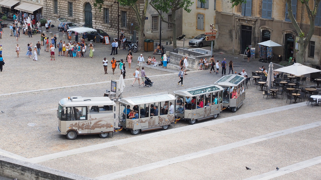 Avignon, Popiežiaus Rūmų Aikštė, Turistai, Dviratis, Lankytinos Vietos, Žiūrėti, Aplankyti, Žmonės, Žmogus, Erdvė