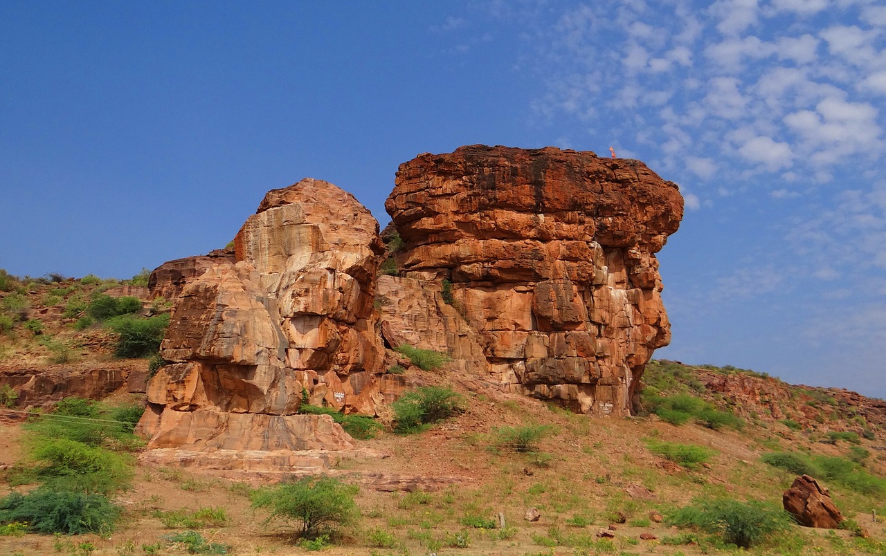 Badami, Akmenys, Smiltainis, Bjaurus, Skardos, Karnataka, Indija, Erozija, Uolienos Formacijos, Uolos