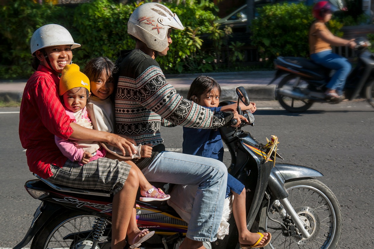 Bali, Eismas, Šeimos Dviratis, Transportas, Šventė, Kelionė, Indonezija, Mopedas, Nemokamos Nuotraukos,  Nemokama Licenzija