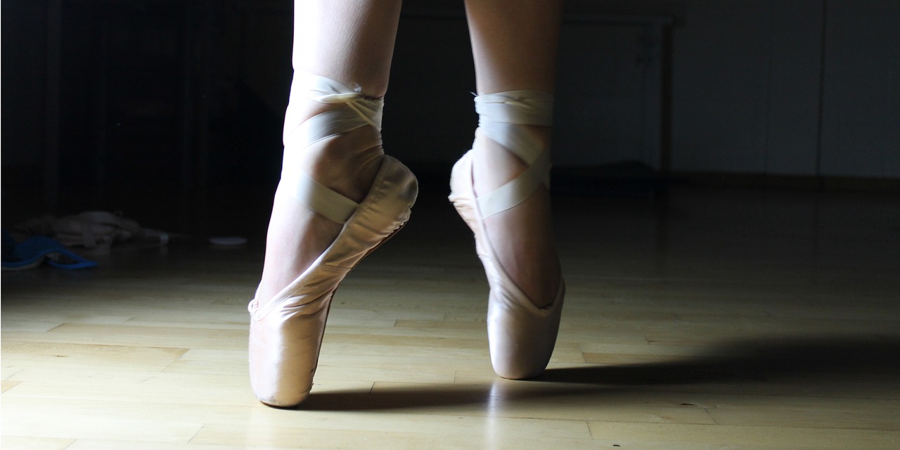 Baleto Kojos, Baleto Batai, Balerina, Šokis, Avalynė, Moteris, Spektaklis, Klasikinis, Elegancija, Moteris