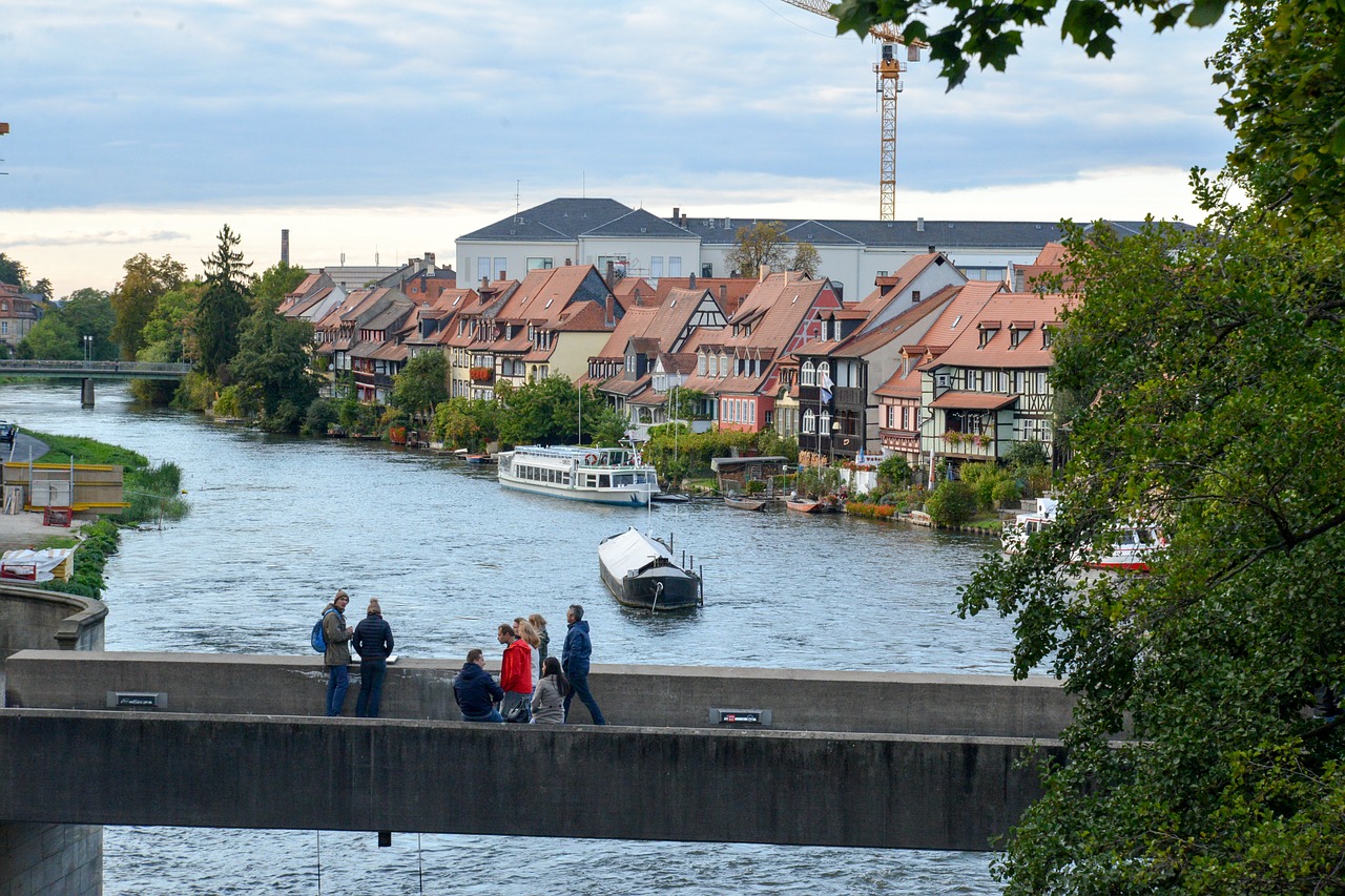 Bamberg, Miesto Rotušė, Tiltas, Regnitz, Pastatas, Arka, Architektūra, Francūzų Kalba, Vanduo, Istoriškai