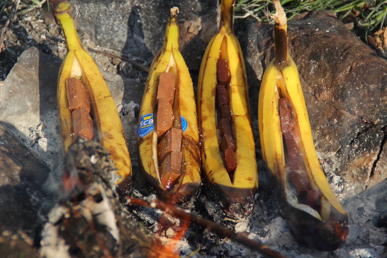 Bananas, Bananai, Šokoladas, Laužavietė, Ugnis, Grilis, Kepti Ant Grotelių, Saldus, Skanus, Bananas Su Šokoladu