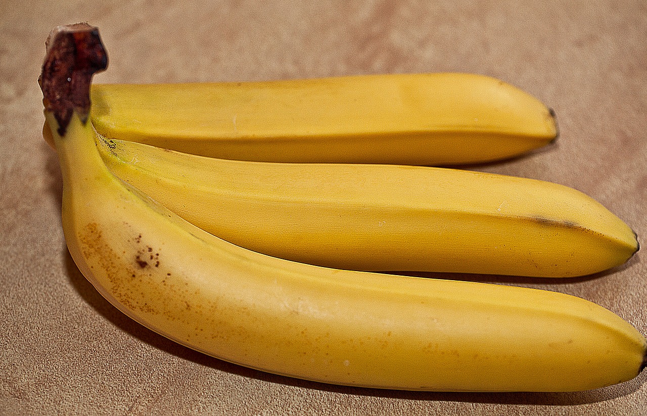 Bananai, Vaisiai, Pietų Vaisiai, Geltoni Bananai, Trys Bananai, Subrendęs, Maistas, Valgymas, Desertas, Saldus