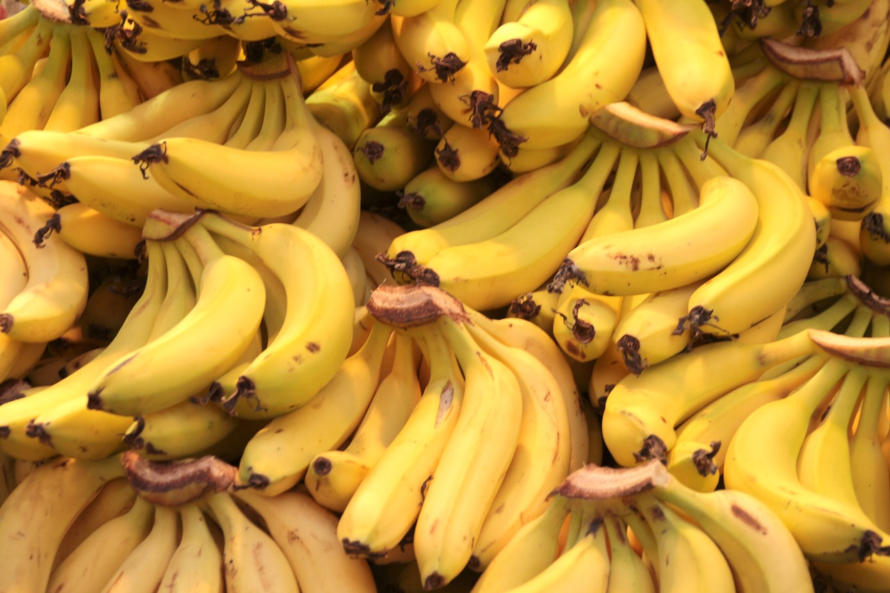 Bananai, Vaisiai, Atogrąžų Vaisiai, Maistas, Geltona, Sveikas, Bananinis Krūmas, Vitaminai, Prinokę, Atogrąžų