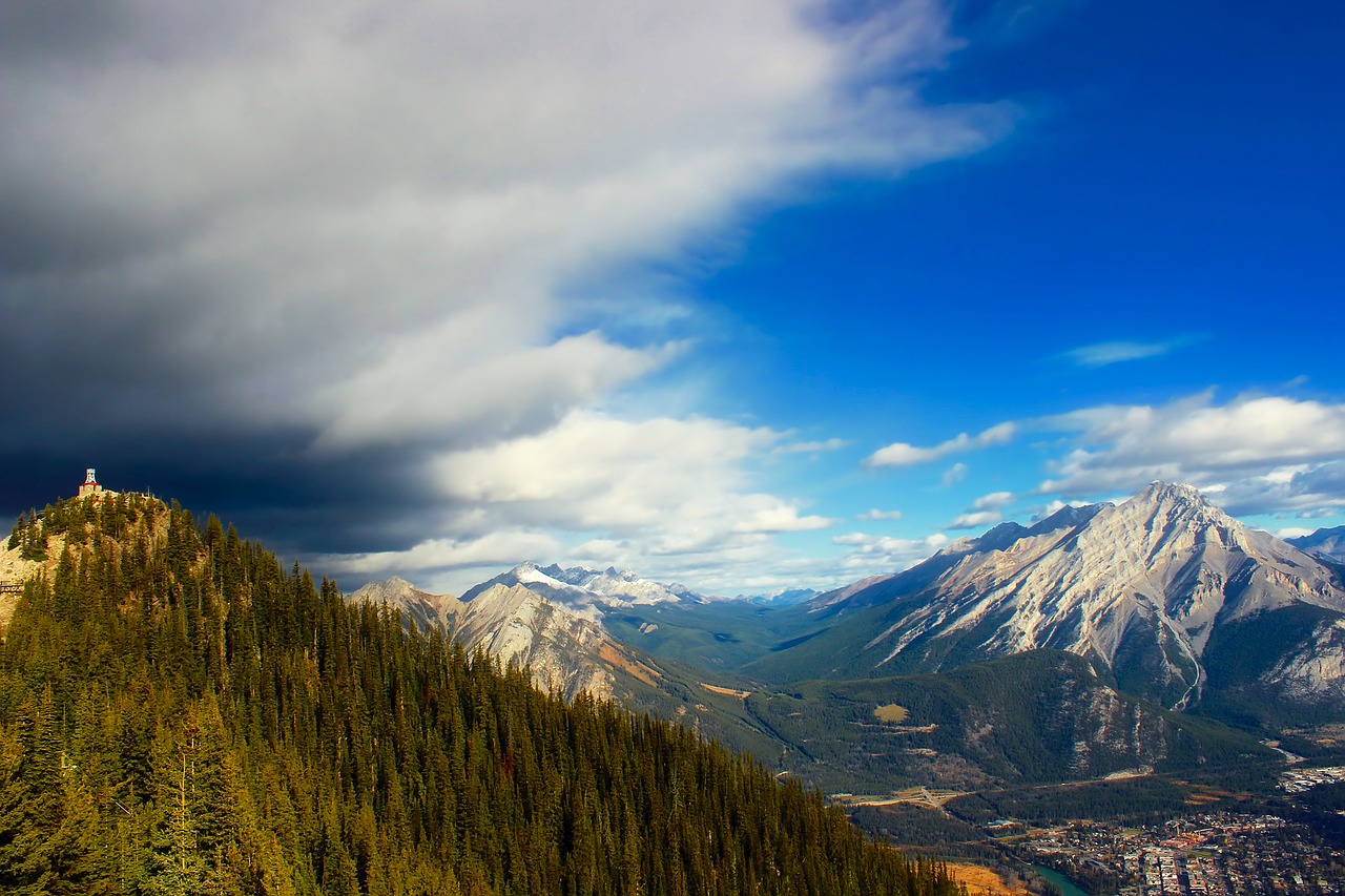 Banff, Kanada, Alberta, Kalnai, Dangus, Debesys, Miškas, Medžiai, Miškai, Kraštovaizdis