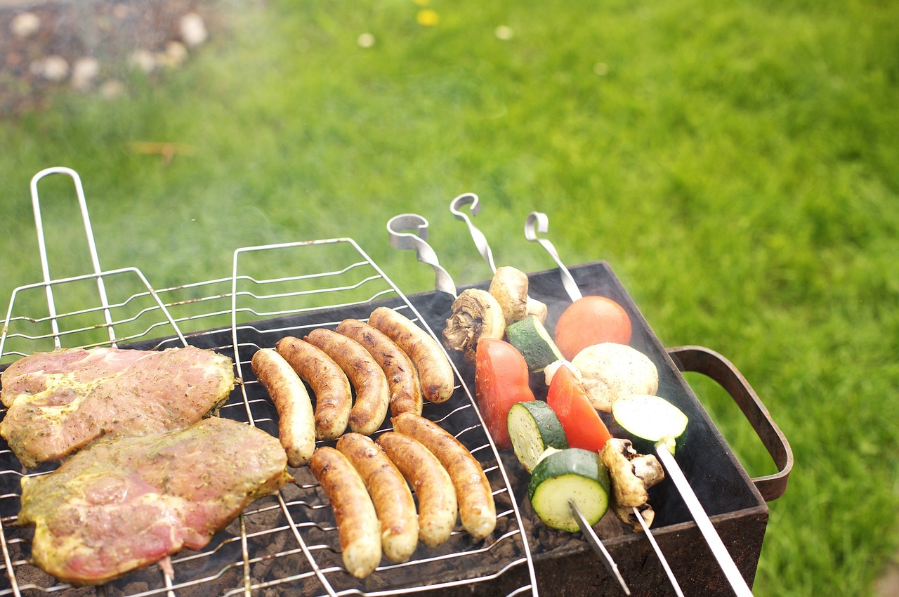 Barbekiu, Grilis, Šnipai, Dešra, Medžio Anglis, Maistas, Sodas, Stovėjo Grilis, Cukinija, Bratwurst