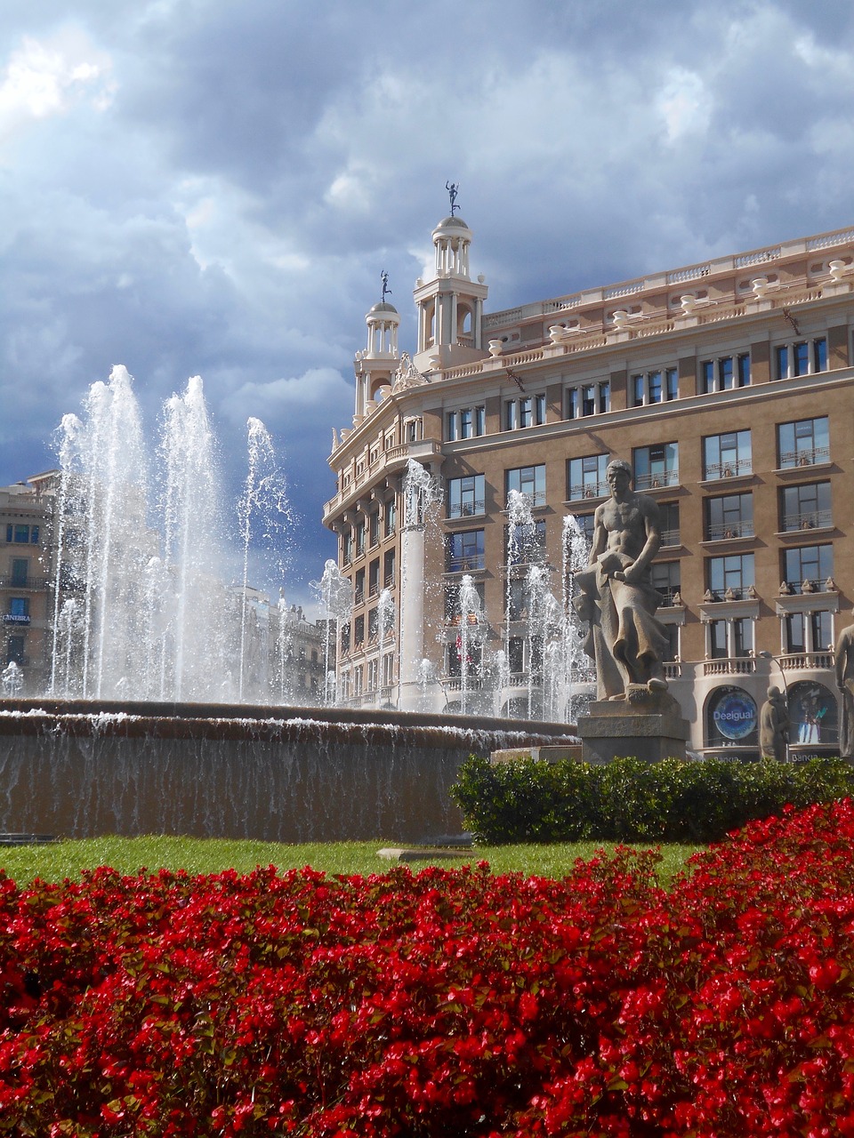 Barcelona, Ispanija, Fontanas, Gėlės, Statula, Nemokamos Nuotraukos,  Nemokama Licenzija