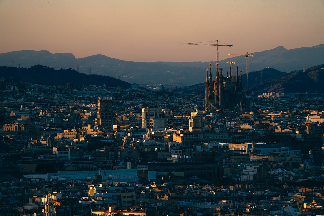 Barcelona, Architektūra, Architektūra, Menas, Pritraukimas, Fonas, Mėlynas, Šviesus, Pastatas, Katalonų