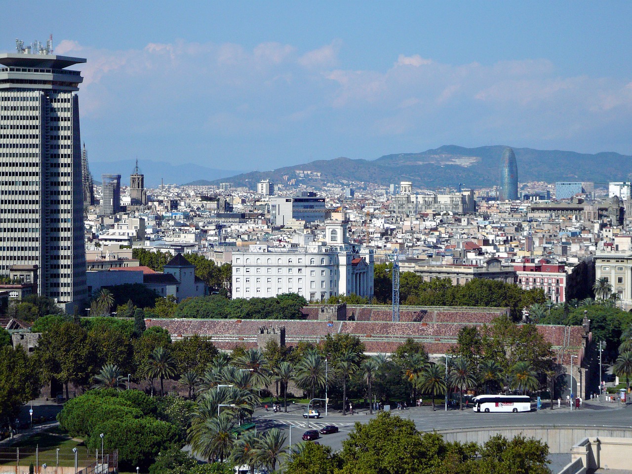 Barcelona, Torre Agbar, Architektūra, Ispanija, Pastatas, Biurų Pastatas, Miestas, Dangoraižis, Šiuolaikiška, Stiklo Fasadas