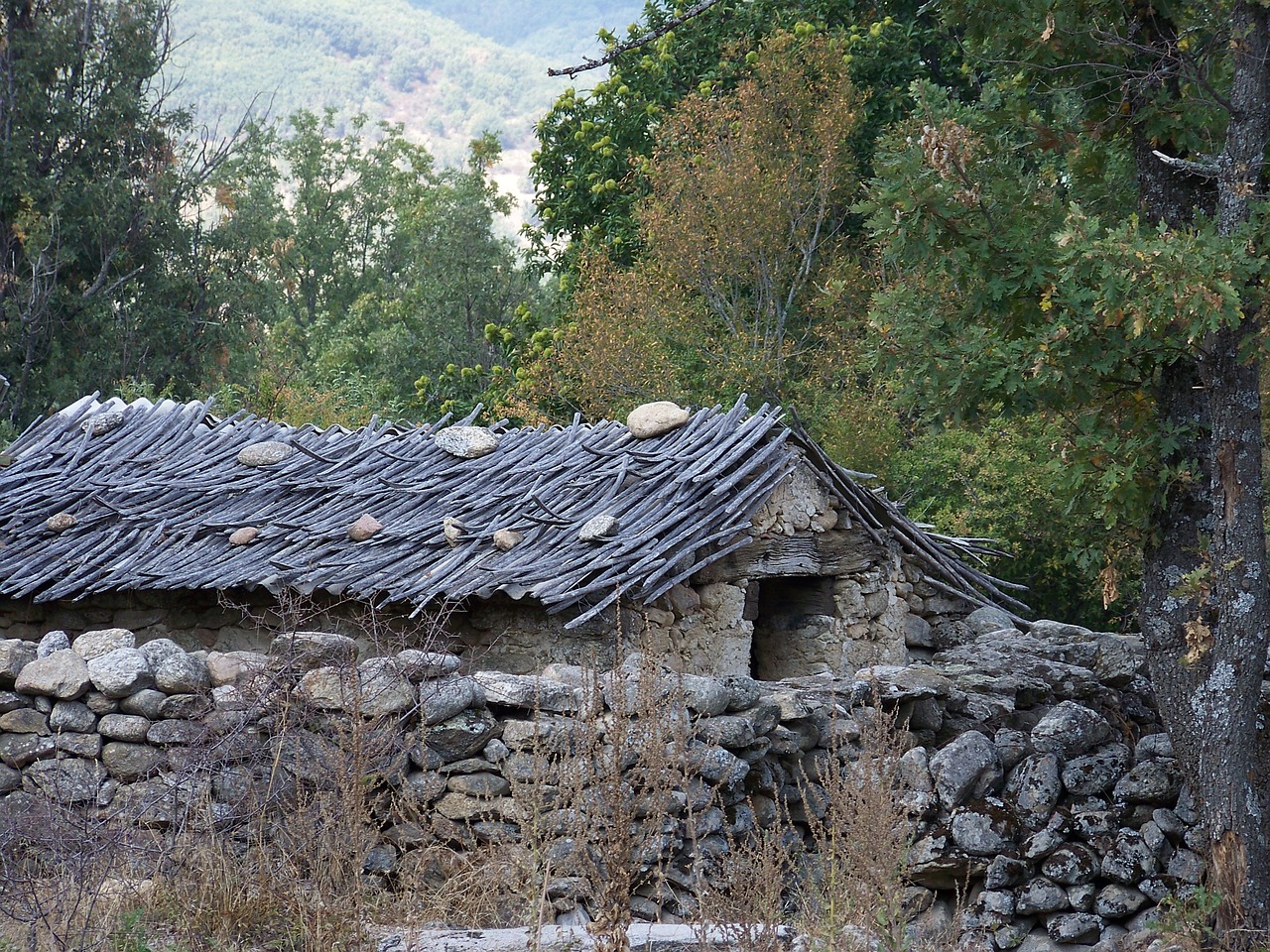 Tvartas, Namas, Kaimiškas, Kaimas, Akmuo, Mediena, Shack, Kaimas, Pastatas, Senas