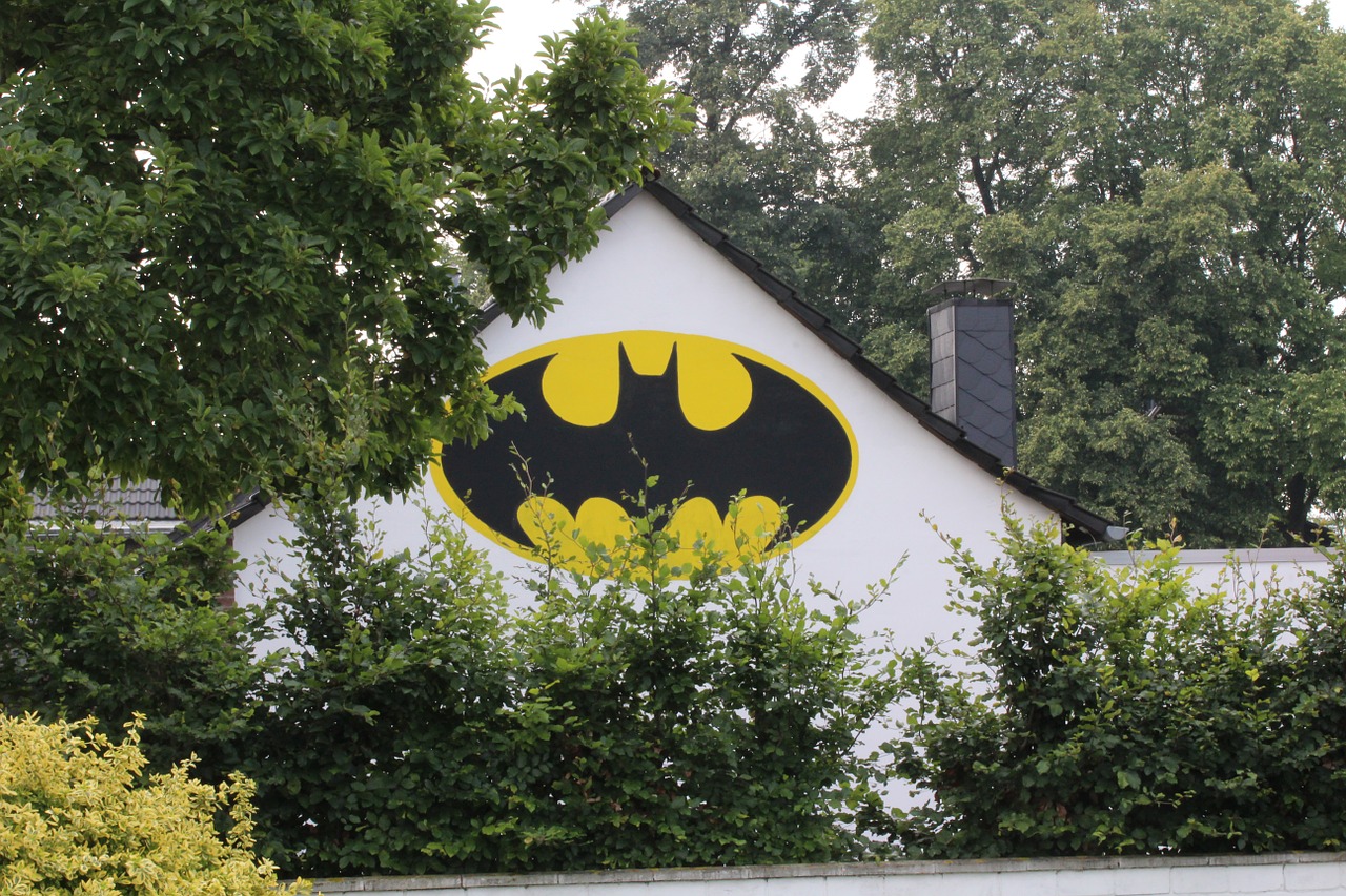 Batman, Logotipas, Hauswand, Namai, Bergheimas, Rheidt, Medžiai, Žalias, Geltona, Juoda