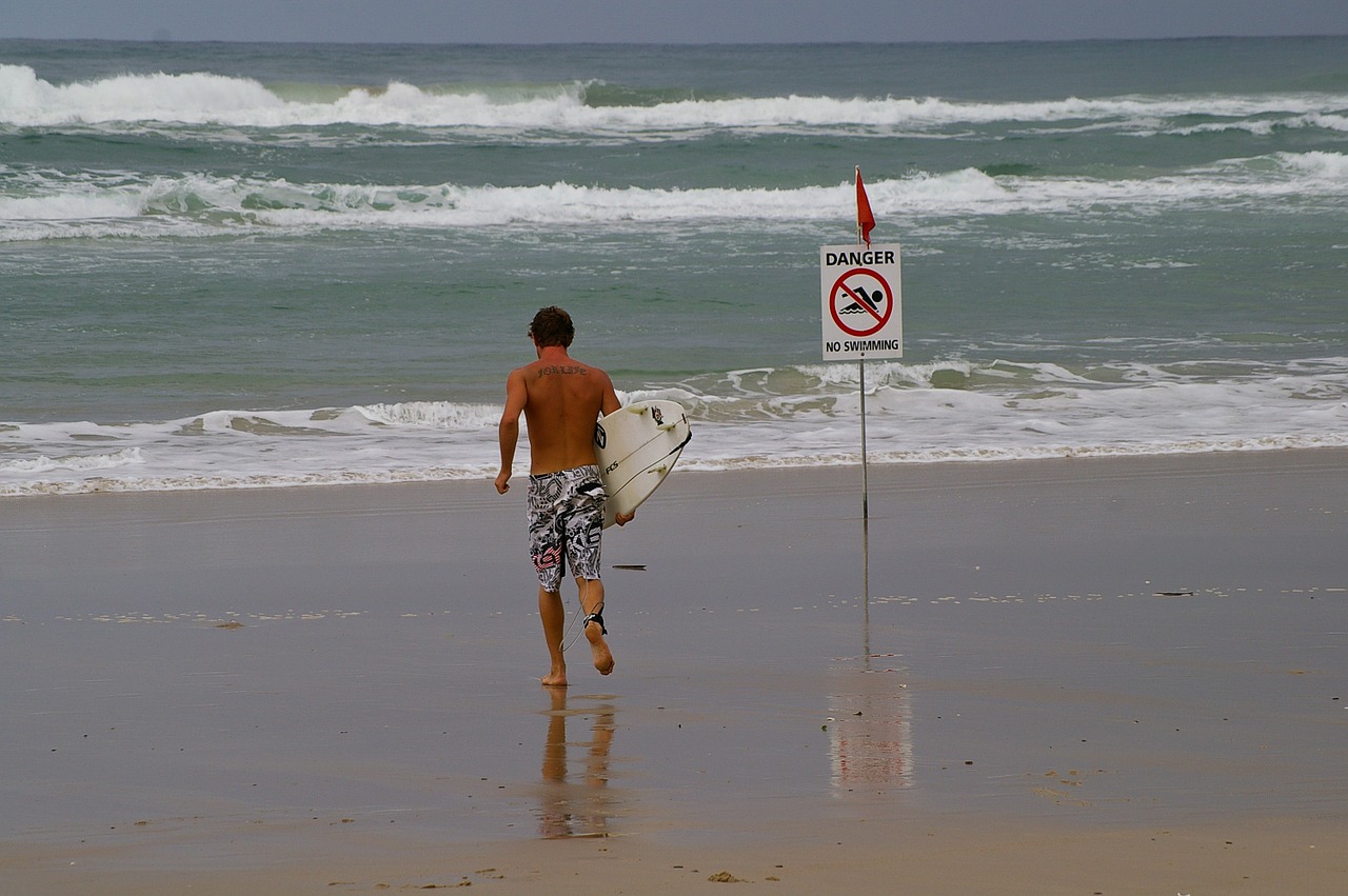 Papludimys, Surfer, Lenta, Berniukas, Sportas, Linksma, Šventė, Jūra, Smėlis, Auksinė Pakrantė