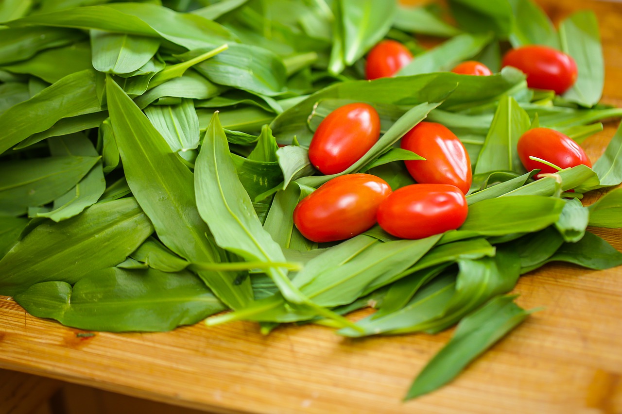 Lokio Česnakai,  Allium Ursinum,  Maistas,  Daržovės,  Lapai,  Šviežias,  Sveikas,  Pomidorai,  Be Honoraro Mokesčio, Nemokamos Nuotraukos