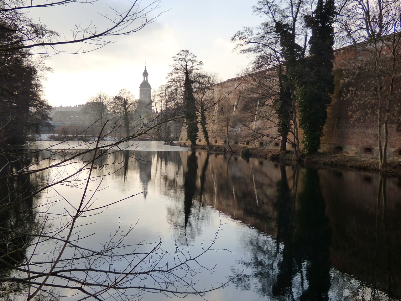 Berlynas, Pilis, Moat, Ežero Dusia, Vaizdas, Vanduo, Atspindys, Refleksas, Turizmas, Akmenys