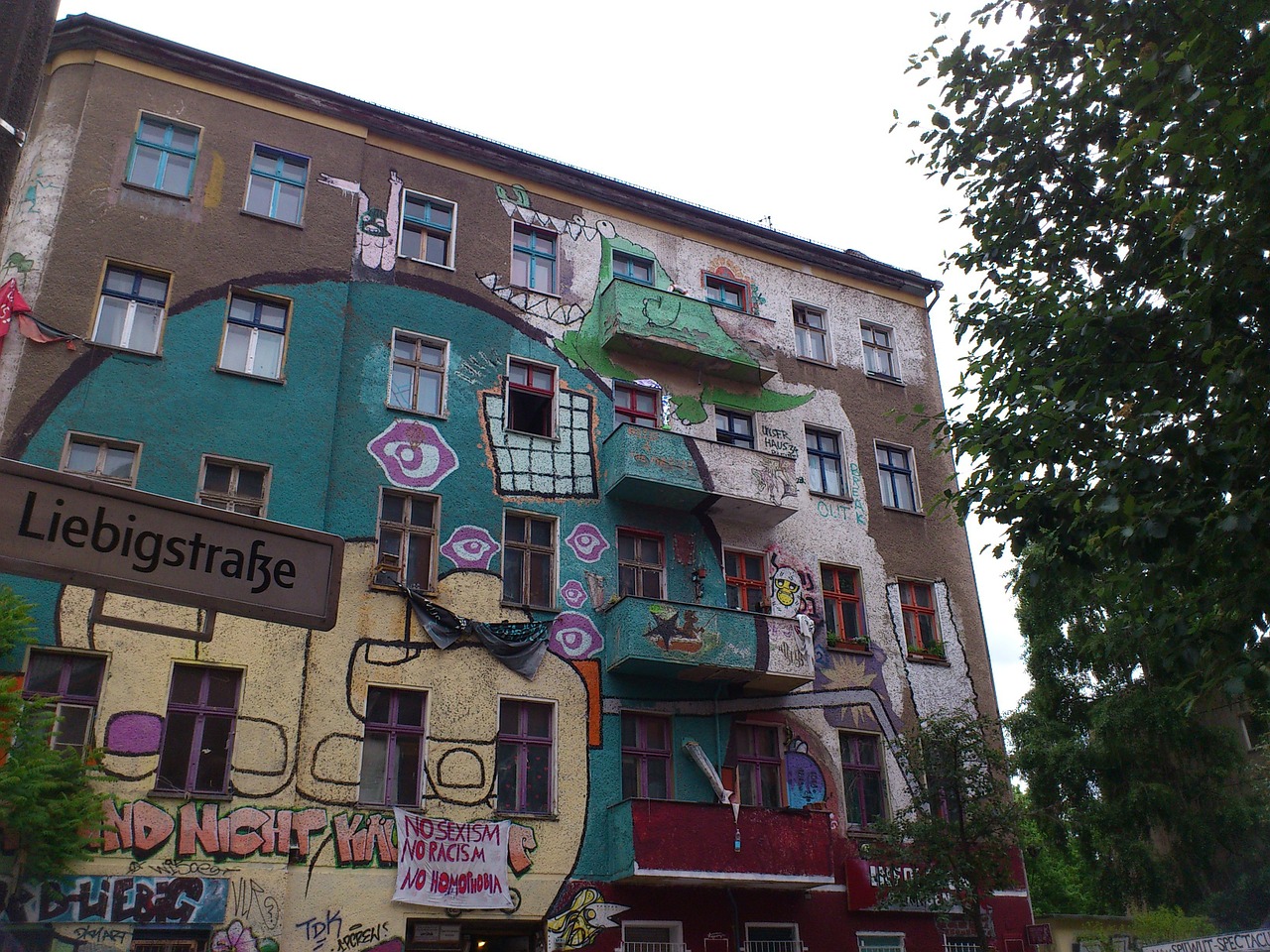 Berlynas, Kreuzberg, Friedrichshain, Grafiti, Kiez, Punk, Problema, Hauswand, Fasadas, Fasado Dažai