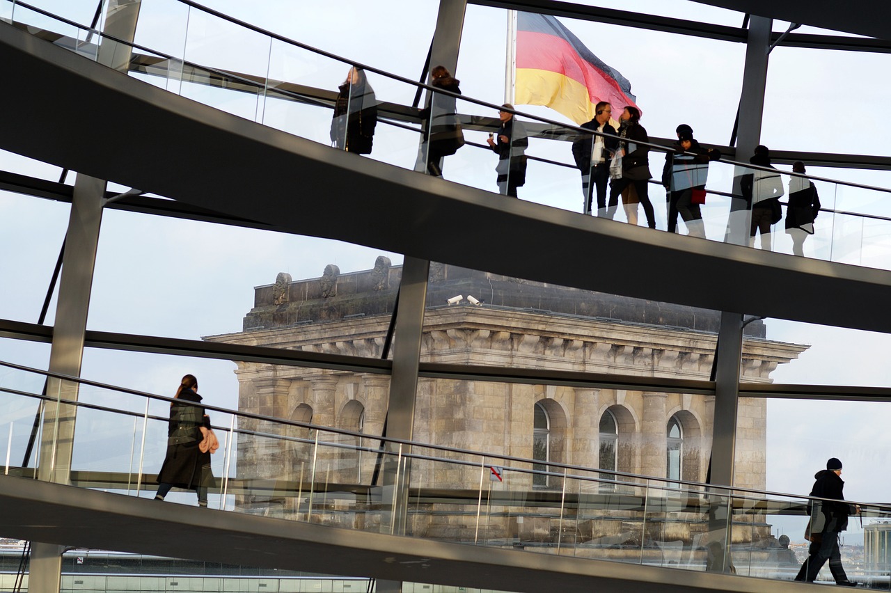 Berlynas, Reichstagas, Žmonės, Vokietijos Vėliava, Nemokamos Nuotraukos,  Nemokama Licenzija