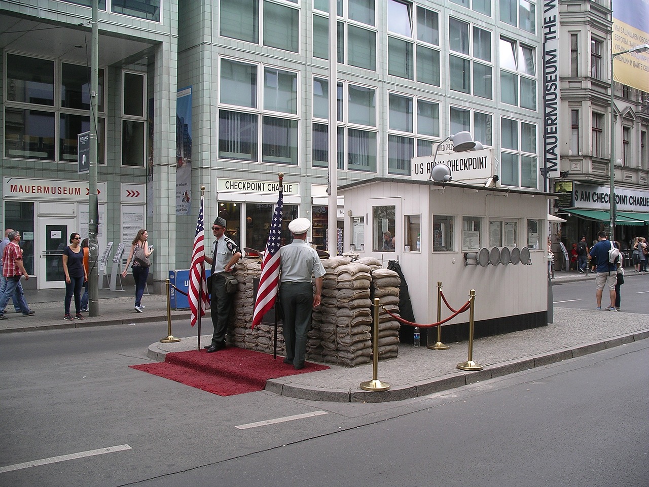 Berlynas, Checkpoint Charlie, Pritraukimas, Nemokamos Nuotraukos,  Nemokama Licenzija