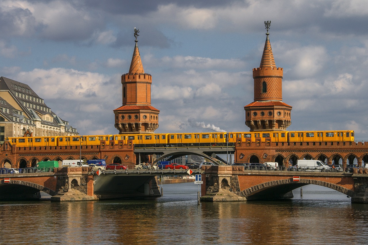 Berlynas,  Šurprizas,  Oberbaumbrücke,  Dangus,  Metro,  Upė,  Architektūra,  Tiltas,  Vandenys,  Veidrodis