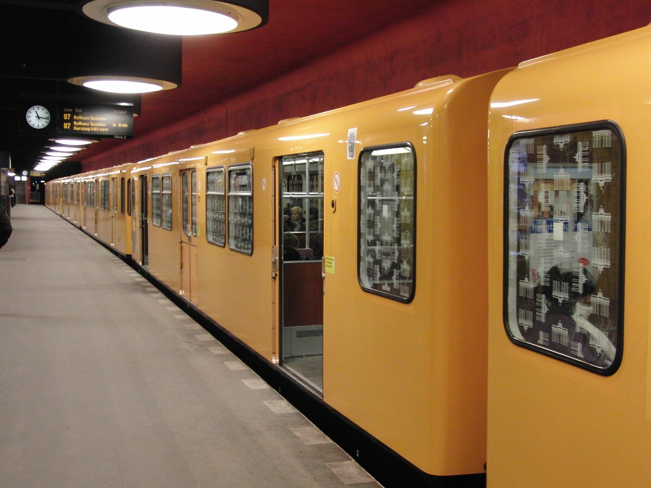 Berlynas, Metro, Traukinys, Kapitalas, Vairuoti, Traukinių Stotis, Nemokamos Nuotraukos,  Nemokama Licenzija