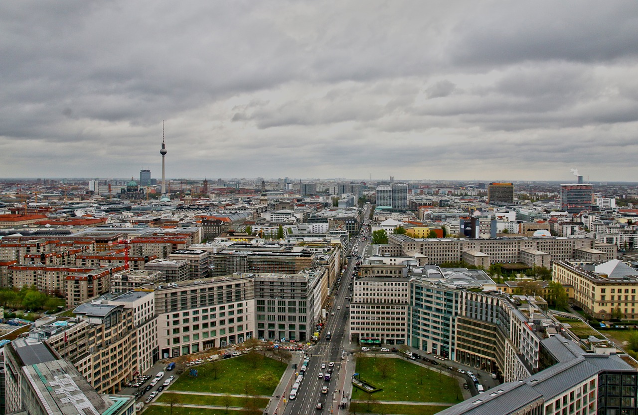 Berlynas, Namai, Tv Bokštas, Pastatas, Dangus, Viršuje, Aukštas, Debesys, Mėlynas, Perspektyva