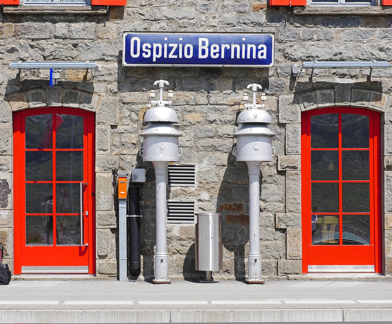 Bernina, Praeiti, Traukinių Stotis, 2256 M, Ospizio Bernina, Varpas, Senovinis, Nostalgiškas, Operacijoje, Natūralus Akmuo