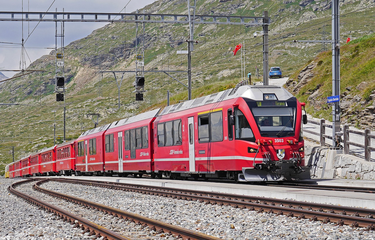 Bernina Geležinkelis, Regioninis Traukinys, Praeiti, Ospizio Bernina, Vartai, Viršūnė, Bernina Pass, Traukinių Stotis, Svizzera, Engadin