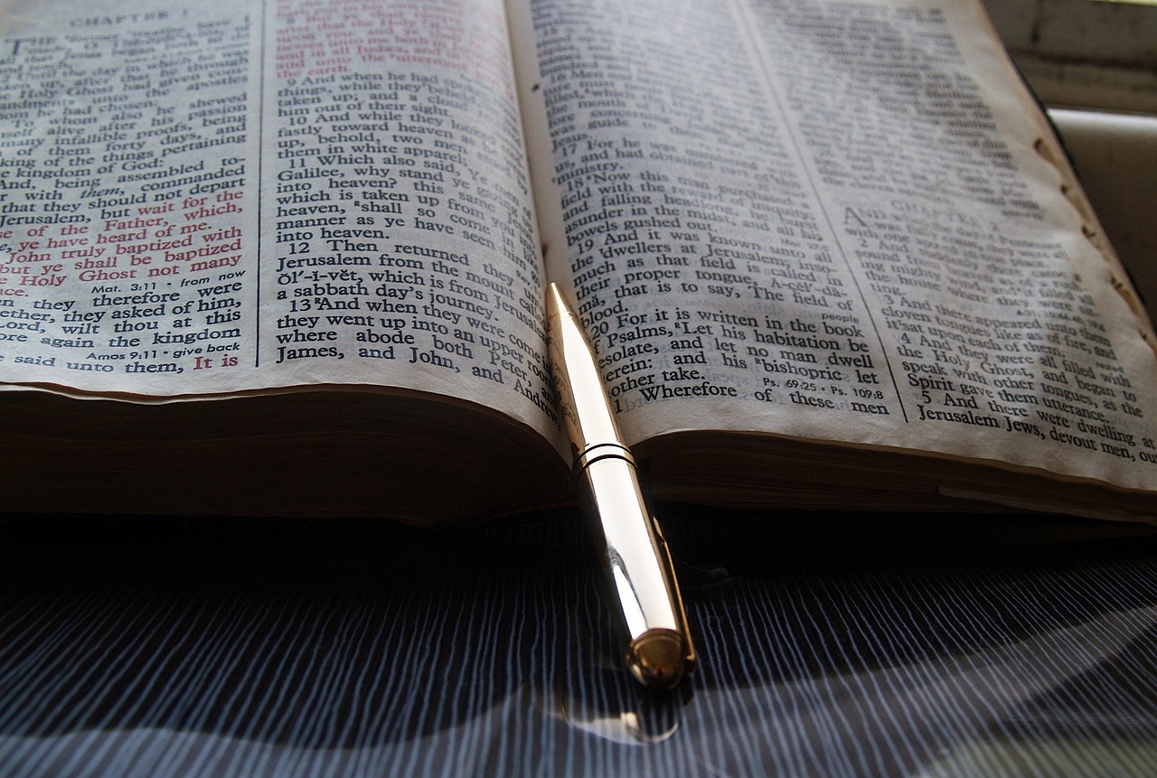 Biblija, Rašiklis, Dievas, Tekstas, Šventas, Skaityti, Spausdinti, Blizgantis, Auksas, Žodžiai
