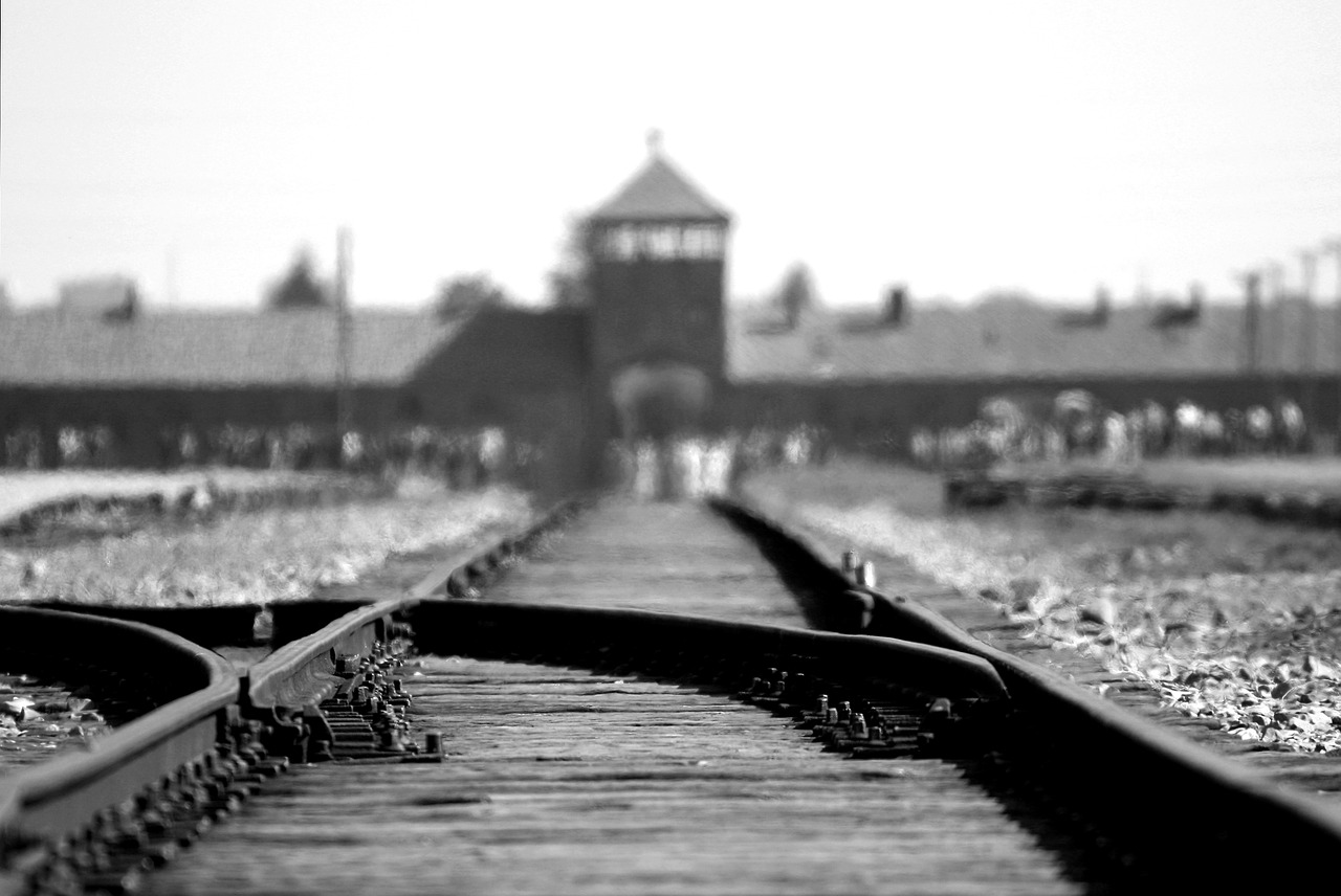 Birkenau, Auschwitz, Koncentracija, Stovykla, Holokaustas, Geležinkelio Bėgiai, Taškai, Lenkija, Nemokamos Nuotraukos,  Nemokama Licenzija