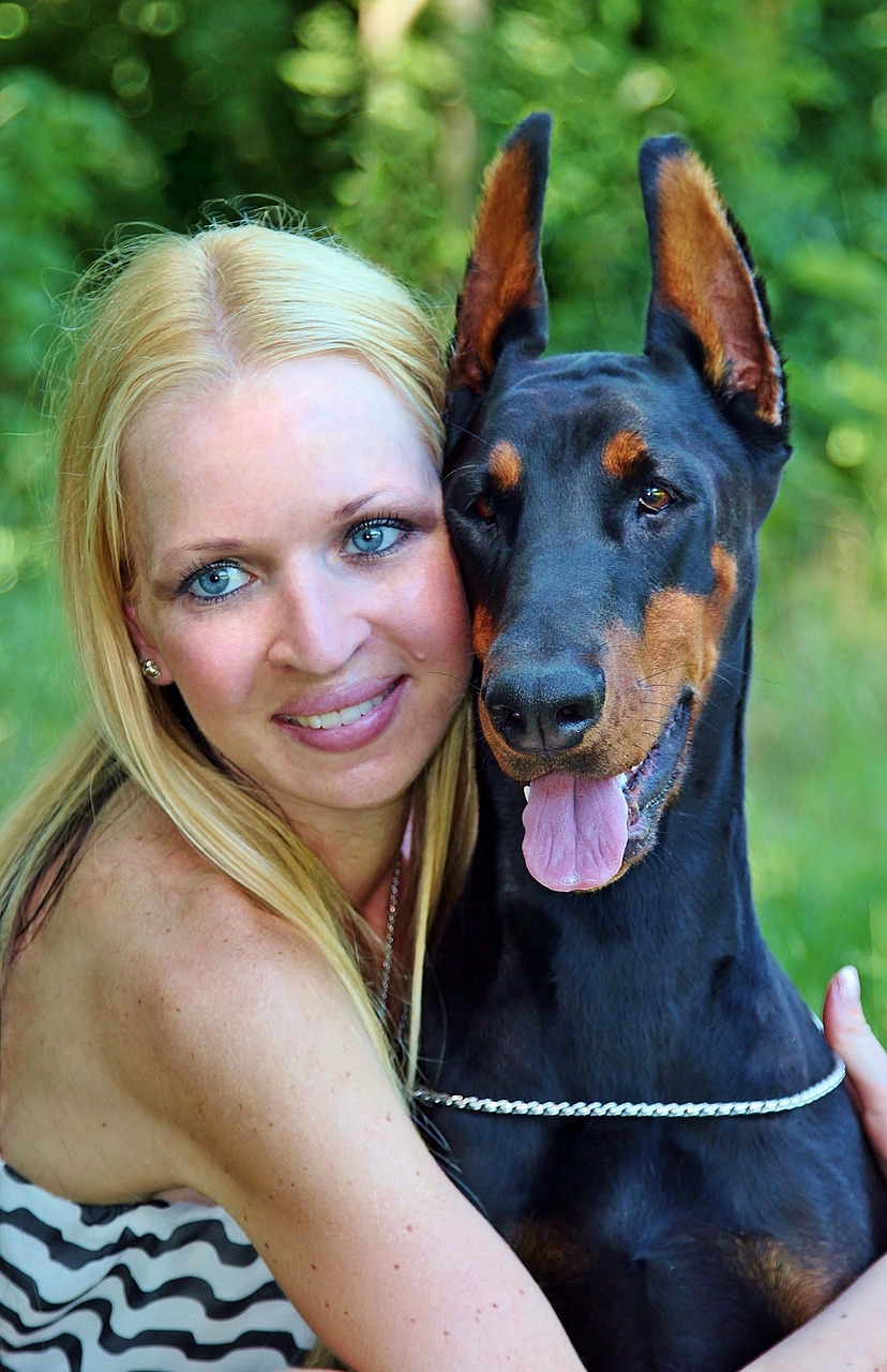 Blondinė Moteris, Modelis, Grožis, Veido, Portretas, Šypsena, Dobermanas, Nemokamos Nuotraukos,  Nemokama Licenzija