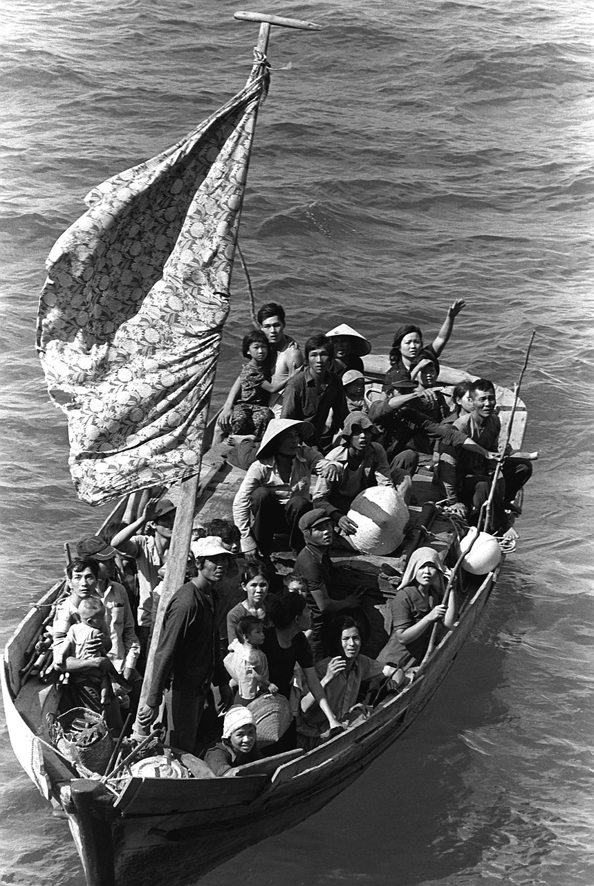 Valtys, 35 Vietnamiečių Pabėgėliai, 1982, Žvejybos Laivas, Aštuonias Dienas Jūroje, Gelbėjimas, Mėlynos Spyruoklės, Amfibijos Laivas, Valtis, Vandenynas