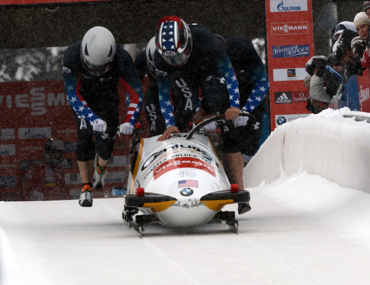 Bobsleja, Varzybos, Komanda, Stumti, Sniegas, Sportas, Sportininkai, Greitis, Bobsledingas, Kelnės