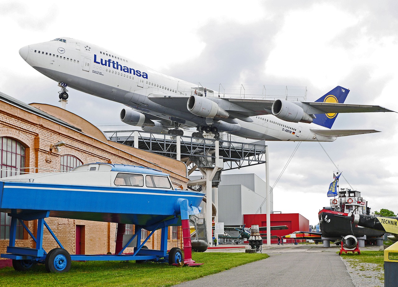 Boeing 747, Jumbo Jet, Muziejus, Lauko Plotas, Orlaivis, Aviacija, Lufthansa, Lėktuvas, Kelionės Lėktuvas, Pakabintas