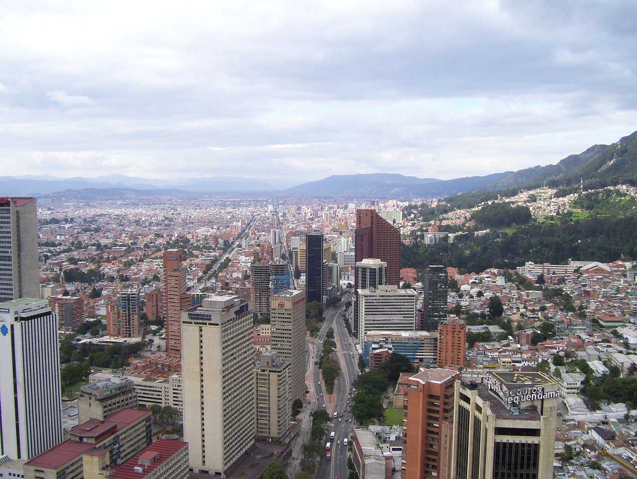 Bogota, Kolumbija, Architektūra, Panorama, Miestas, Miesto Panorama, Bokštas, Dangoraižis, Pastatas, Orientyras