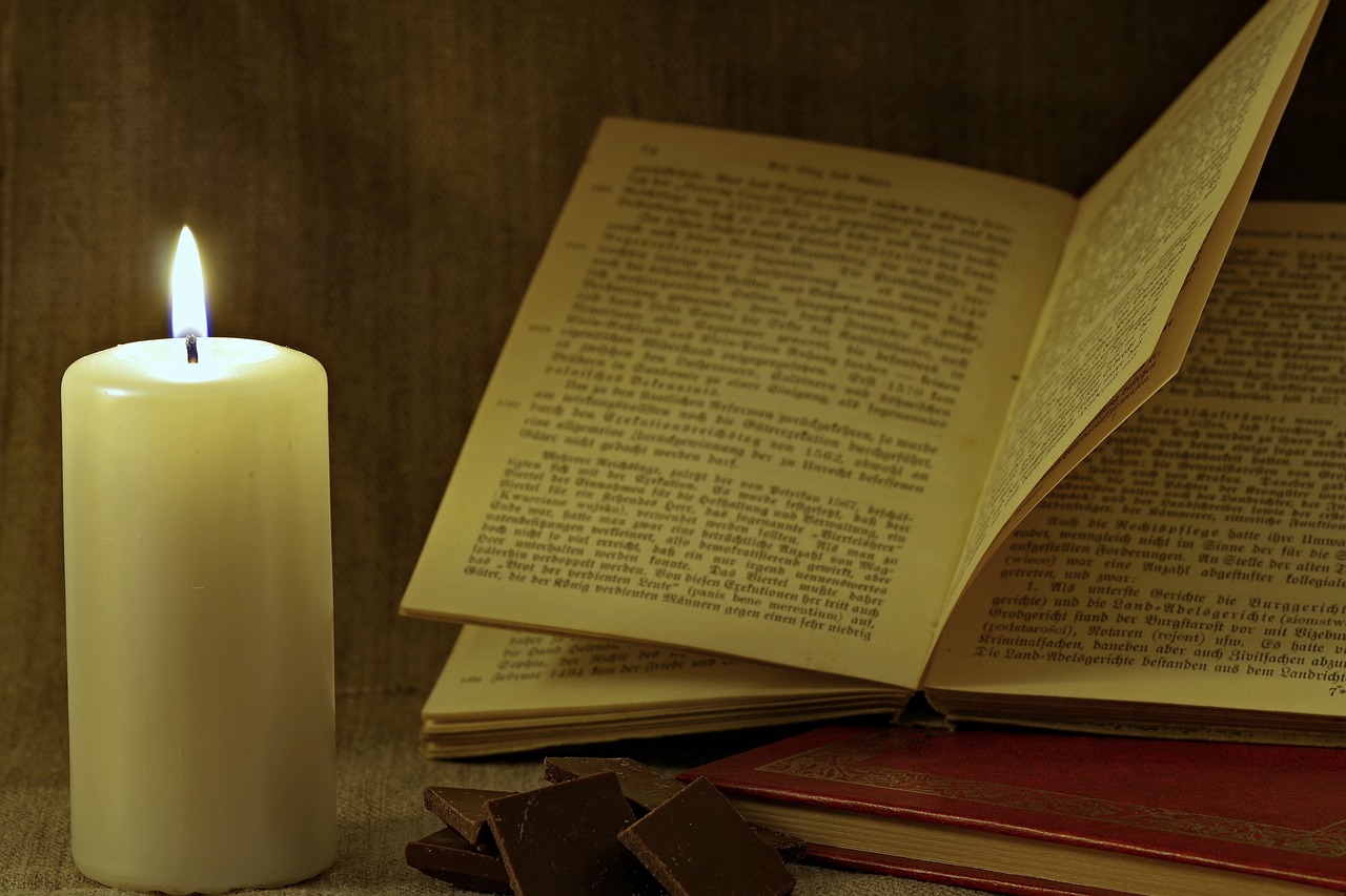 Knyga, Žvakė, Skaityti, Senas, Blackletter, Vakaras, Starodruk, Popierius, Rašymas, Šrifto
