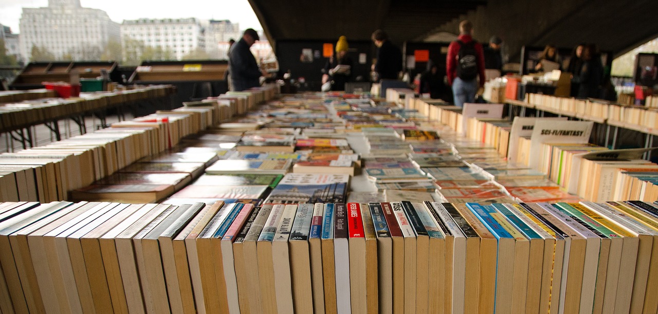 Knygos, Turgus, Londonas, Pirkti, Parduotuvė, Laikyti, Žmonės, Tiltas, Spalvingos Knygos, Pasirinkti