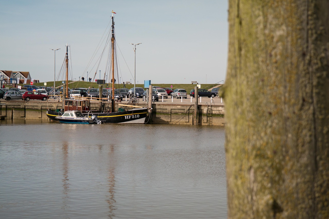 Boot, Uostas, Laivas, Žvejybos Laivas, Stiebas, Veidrodis, Jūra, Šiaurės Jūra, Dokai, Neuharlingersiel