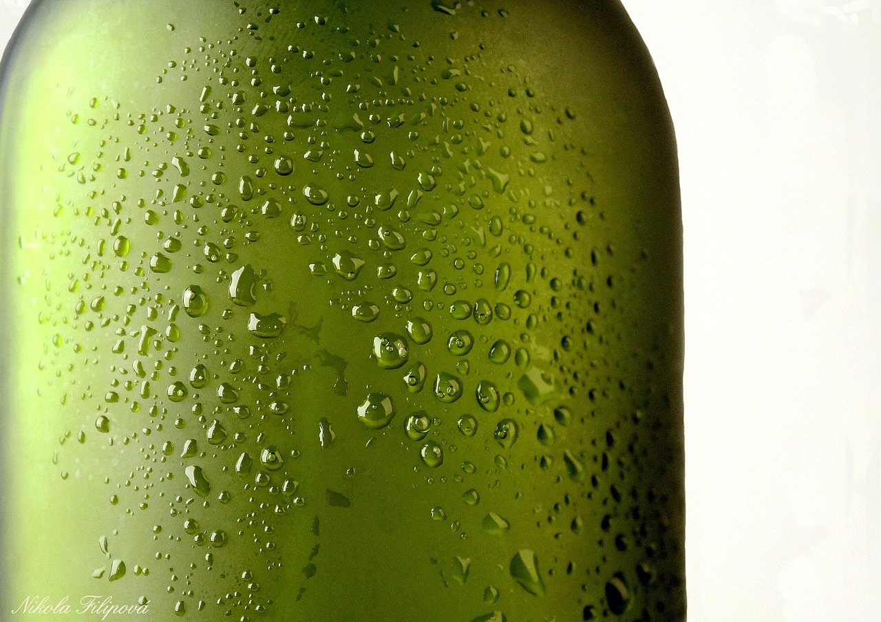 Butelis, Stiklinis Butelis, Žalias, Lašai, Lašai Vandens, Makro, Šlapias, Detalus, Nuotrauka, Makrofotografija