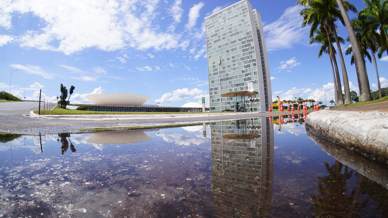 Brasilia, Brazilija, Kongresas, Nacionalinis Kongresas, Miestas, Dangus, Architektūra, Oscar Niemeyer, Vandens Atspindys, Galia