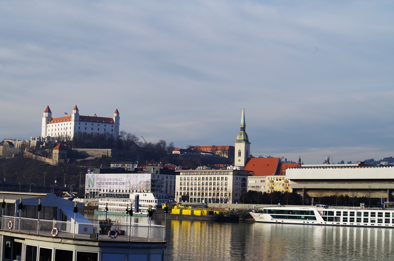 Bratislava, Danube, Slovakija, Pilis, Upė, Laivas, Nemokamos Nuotraukos,  Nemokama Licenzija