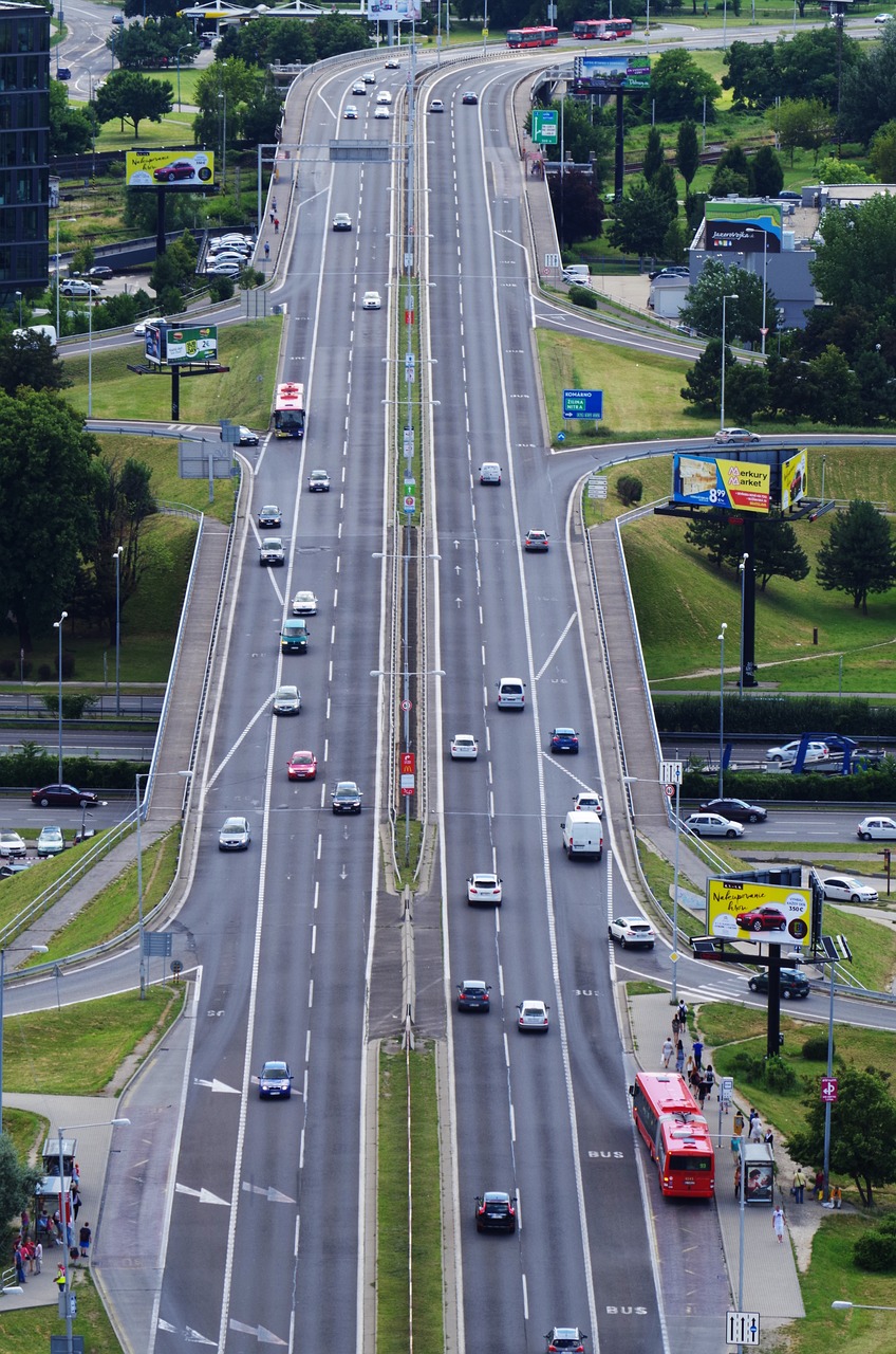 Bratislava, Slovakija, Kelias, Automobiliai, Miestas, Nemokamos Nuotraukos,  Nemokama Licenzija