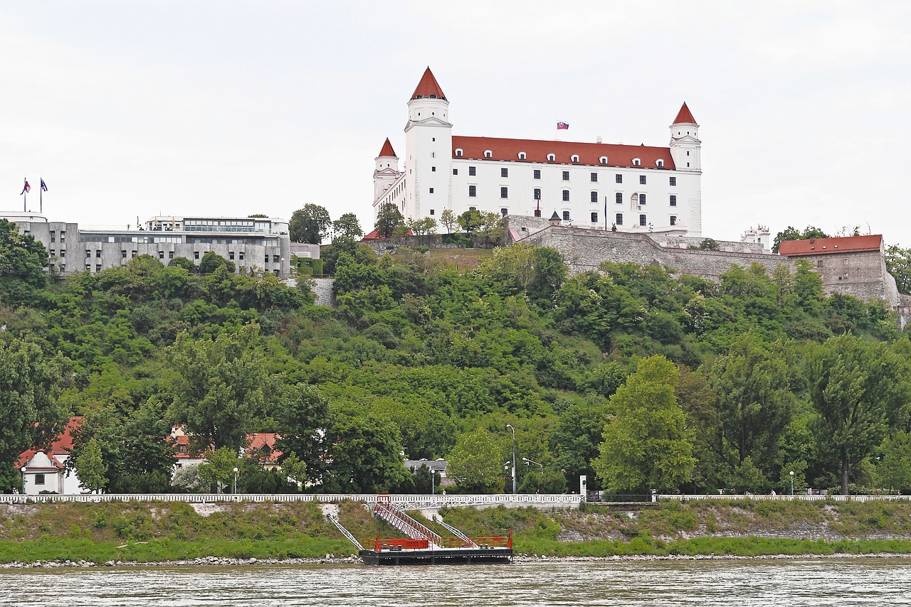 Bratislava,  Pilis,  Sienelę,  Vyriausybės Pastatai,  Nuolydis,  Dunojaus,  Upė,  Investuotojams,  Architektūra,  Vandenys