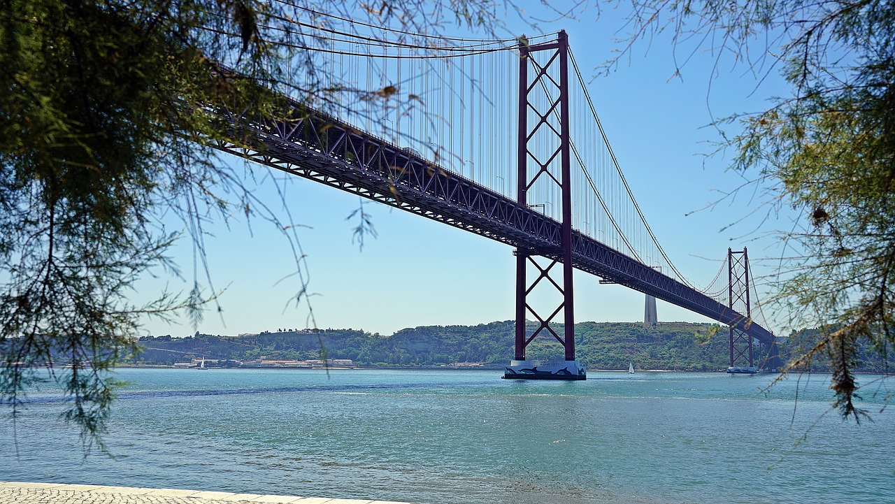 Tiltas, Plienas, Struktūra, Metalas, Upė, Miesto Panorama, Orientyras, Lisbonas, Portugal, Nemokamos Nuotraukos